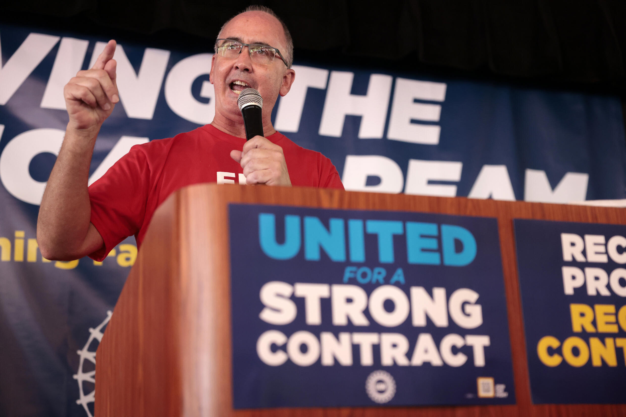Shawn Fain, président du syndicat United Automobile Workers (UAW), le 20 août 2023 à Warren, dans le Michigan