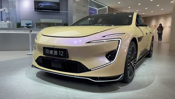 Un modèle Avatr 12 du constructeur chinois éponyme sur le salon de l'automobile de Pékin, le 24 avril 2024.